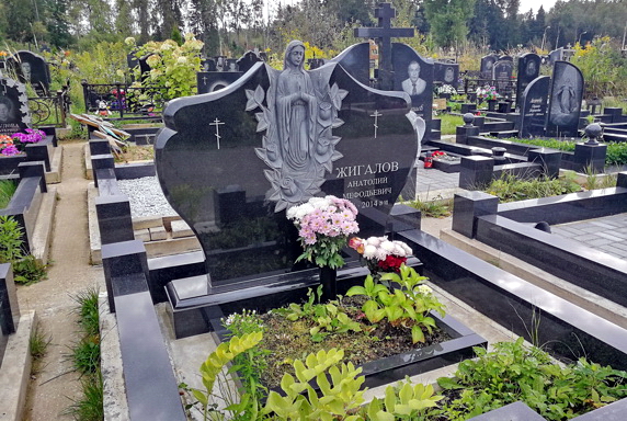 Резной памятник сложной формы