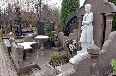 Как сделать памятник на кладбище в России в 2023 году